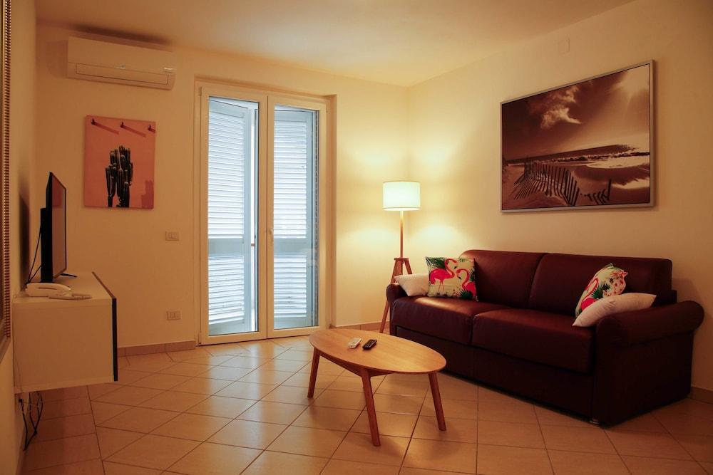 Hotel I Cinque Pini Follonica Esterno foto